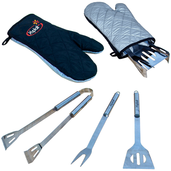 Bbq tool set in mitt